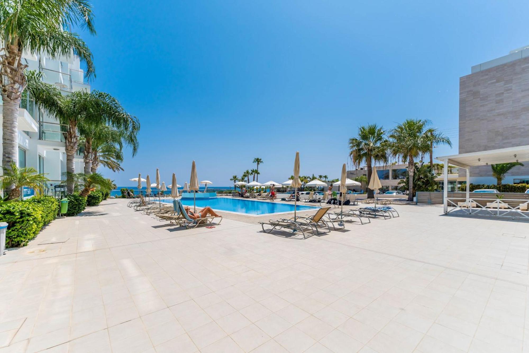 Diana - Coralli Beachfront Apartment Protaras Eksteriør billede